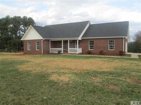 1736 Redberry Ln, Conover, NC 28613 photo 2
