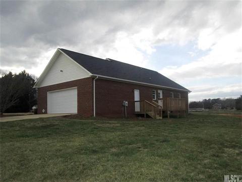 1736 Redberry Ln, Conover, NC 28613 photo 11