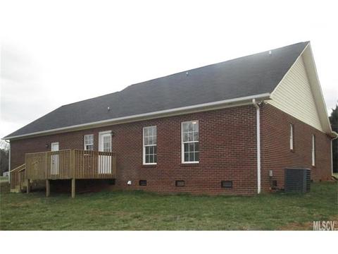 1736 Redberry Ln, Conover, NC 28613 photo 9