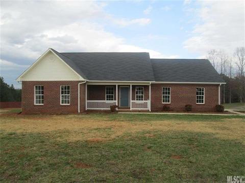 1736 Redberry Ln, Conover, NC 28613 photo 1
