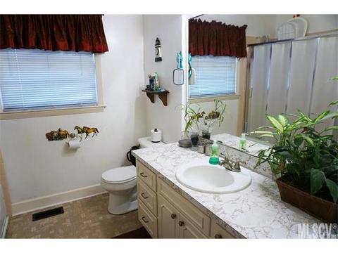 409 3rd Ave, Conover, NC 28613 photo 9