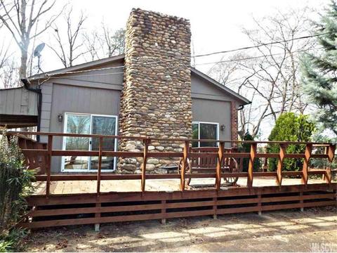 3823 Sedgefield Dr, Conover, NC 28613 photo 2