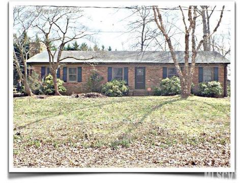 3823 Sedgefield Dr, Conover, NC 28613 photo 1