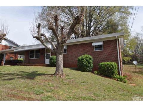 207 Stephens Dr, Morganton, NC 28655 photo 2