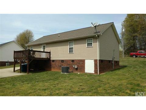 102 E Pine St, Maiden, NC 28650 photo 4