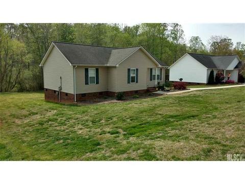 102 E Pine St, Maiden, NC 28650 photo 3