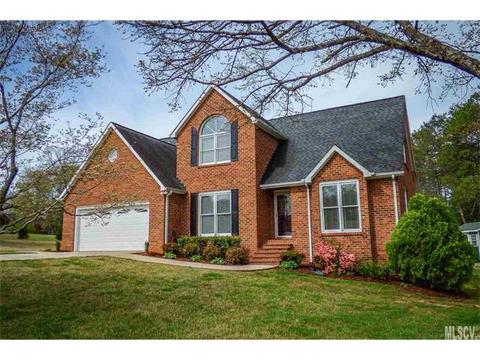 3750 Pinecrest Dr, Hickory, NC 28601 photo 1