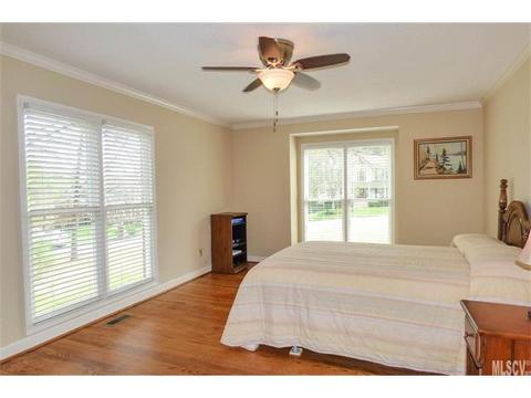 3750 Pinecrest Dr, Hickory, NC 28601 photo 4