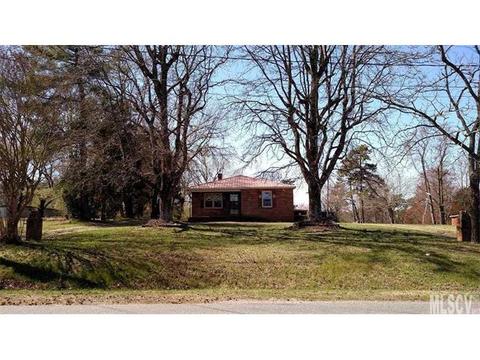 3535 9th Street Ne Dr NE, Hickory, NC 28601 photo 1