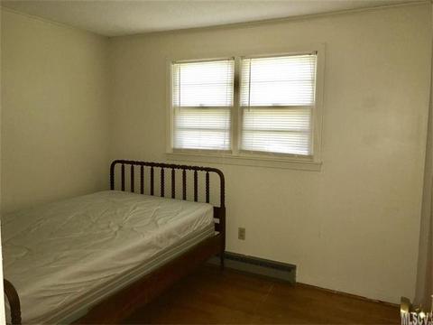 1908 Crestview Dr, Newton, NC 28658 photo 4