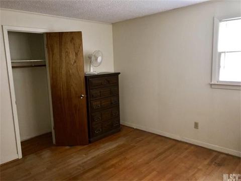 1908 Crestview Dr, Newton, NC 28658 photo 3