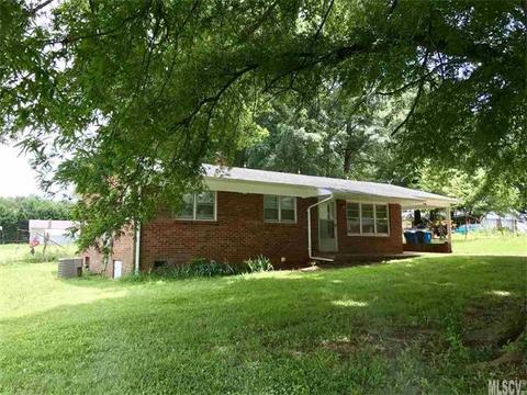 1908 Crestview Dr, Newton, NC 28658 photo 2
