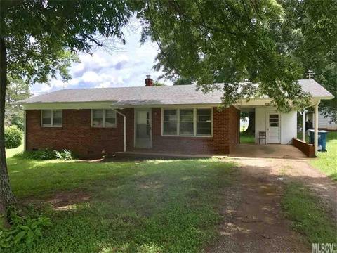 1908 Crestview Dr, Newton, NC 28658 photo 1