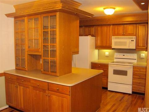979 Tangle Dr, Hickory, NC 28602 photo 4