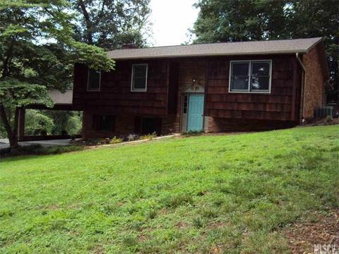979 Tangle Dr, Hickory, NC 28602 photo 1