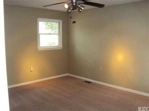 979 Tangle Dr, Hickory, NC 28602 photo 11