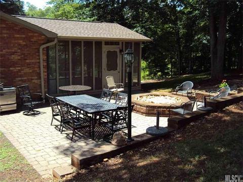 979 Tangle Dr, Hickory, NC 28602 photo 2