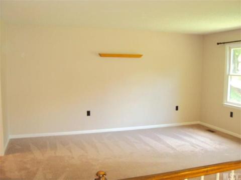 979 Tangle Dr, Hickory, NC 28602 photo 10