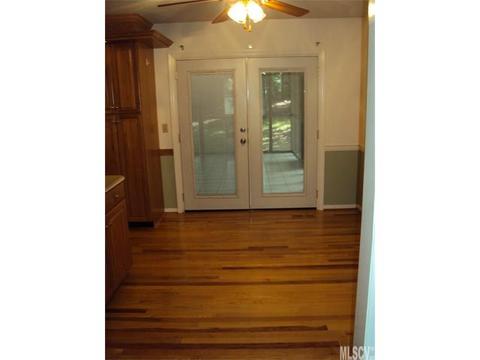 979 Tangle Dr, Hickory, NC 28602 photo 6
