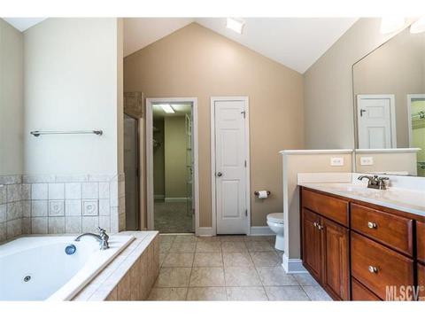 972 Maple Glen Dr, Conover, NC 28613 photo 4