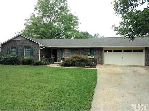 5577 Clearlake Dr, Hickory, NC 28601 photo 1