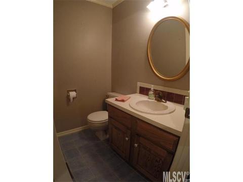 476 17th Avenue Ne Dr NE, Hickory, NC 28601 photo 5
