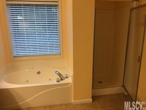 2913 24th Street Ne Dr NE, Hickory, NC 28601 photo 4
