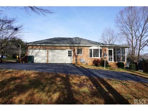 230 8th St, Conover, NC 28613 photo 4