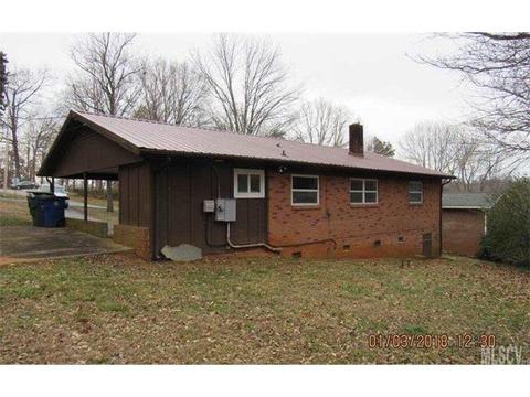 1409 8th Ave, Conover, NC 28613 photo 2