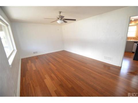 936 6th Ave Dr, Hickory, NC 28601 photo 2
