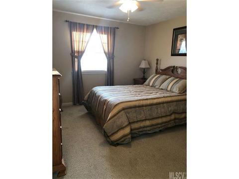 2144 Colonial Ln, Hickory, NC 28601 photo 6