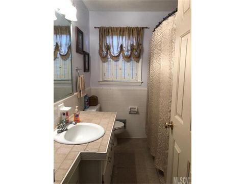 2144 Colonial Ln, Hickory, NC 28601 photo 3