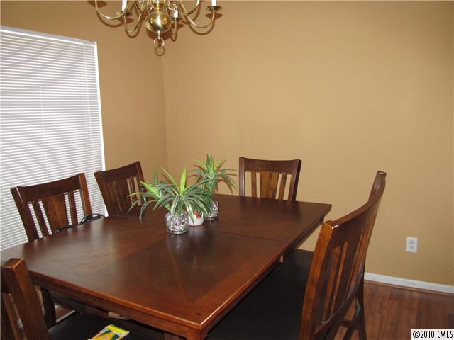 9105 Eaker Ct, Charlotte, NC 28215 photo 5