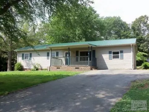 5261 E Piedmont Cir, Conover, NC 28613 photo 1