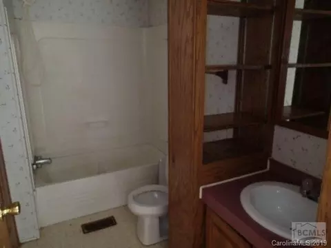 104 Roper Dr, Morganton, NC 28655 photo 2