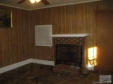 202 Mountain View St, Morganton, NC 28655 photo 3