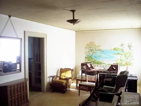 717 E Union St, Morganton, NC 28655 photo 3