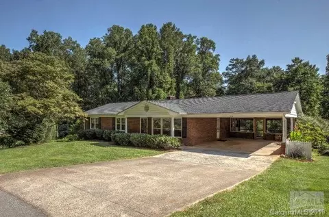 206 Davis Dr, Morganton, NC 28655 photo 2