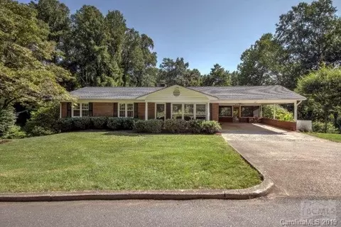 206 Davis Dr, Morganton, NC 28655 photo 1