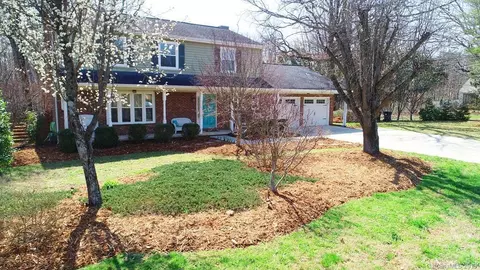 104 Crestlane Dr, Morganton, NC 28655 photo 1