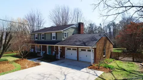 104 Crestlane Dr, Morganton, NC 28655 photo 3