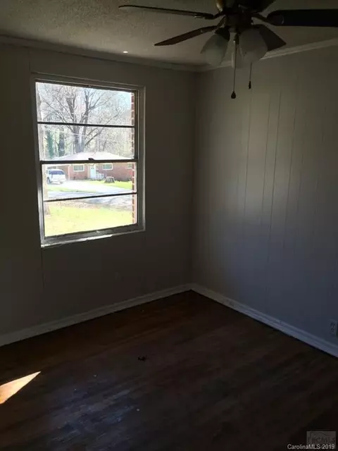 406 3rd St NW, Conover, NC 28613 photo 6