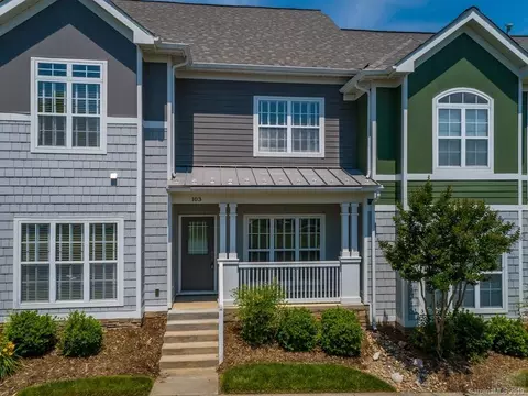 103 E Commons Dr, Morganton, NC 28655 photo 2