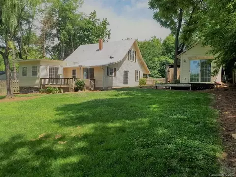 209 Walker St, Morganton, NC 28655 photo 2