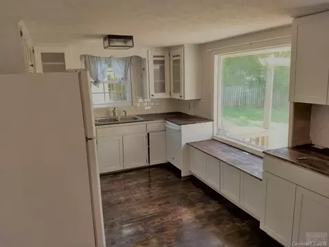 209 Walker St, Morganton, NC 28655 photo 9