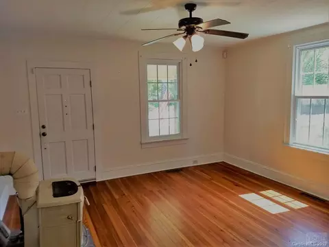 209 Walker St, Morganton, NC 28655 photo 3