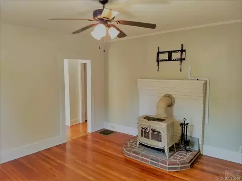 209 Walker St, Morganton, NC 28655 photo 4