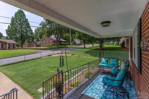 113 Pine St, Morganton, NC 28655 photo 4