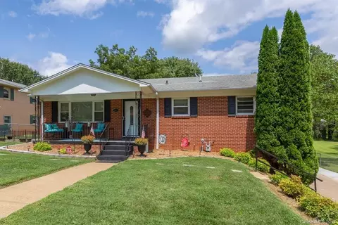 113 Pine St, Morganton, NC 28655 photo 2