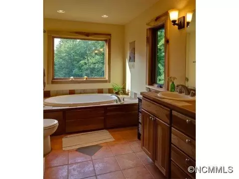 101 Log Gap Rd, Fairview, NC 28730 photo 11